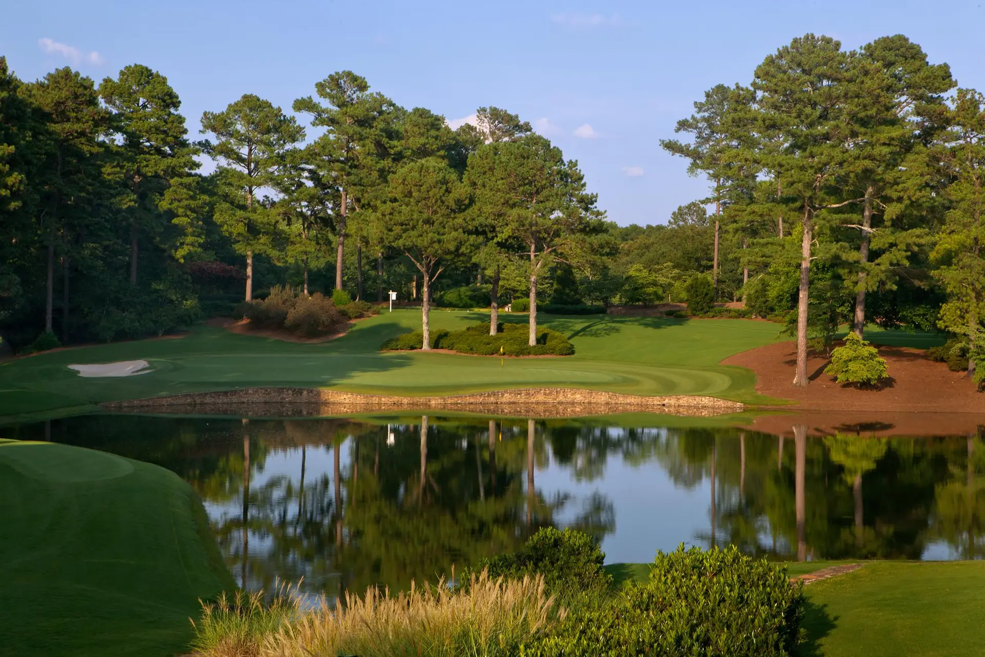 Cherokee Town and Country Club play golf