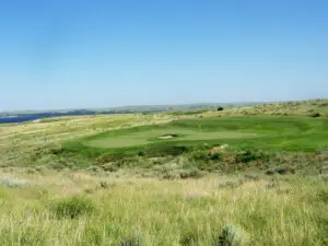Bayside-17-short-par-3-bunker-in-center-of-green-rev